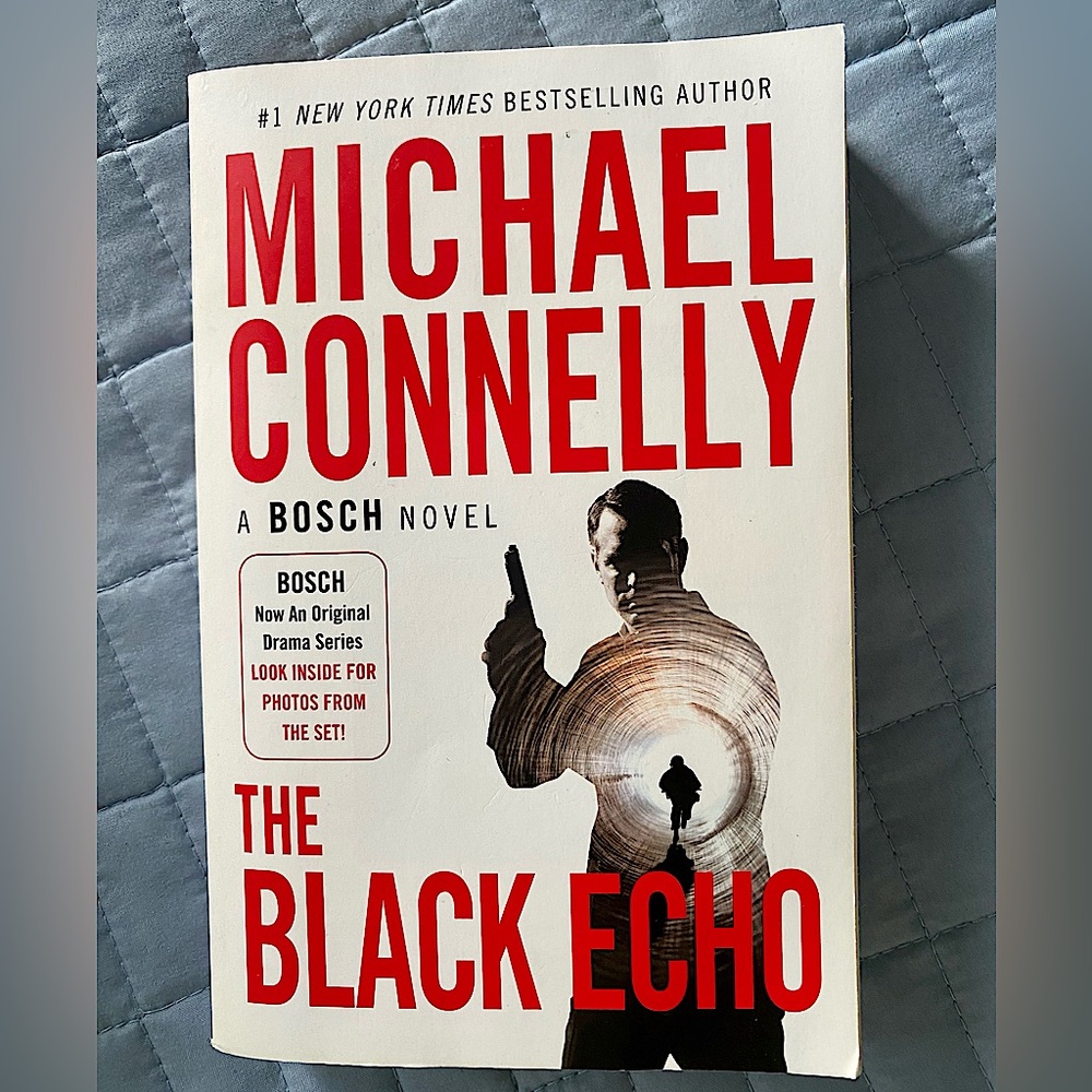 Book: Michael Connelly paperback “The Black Echo”